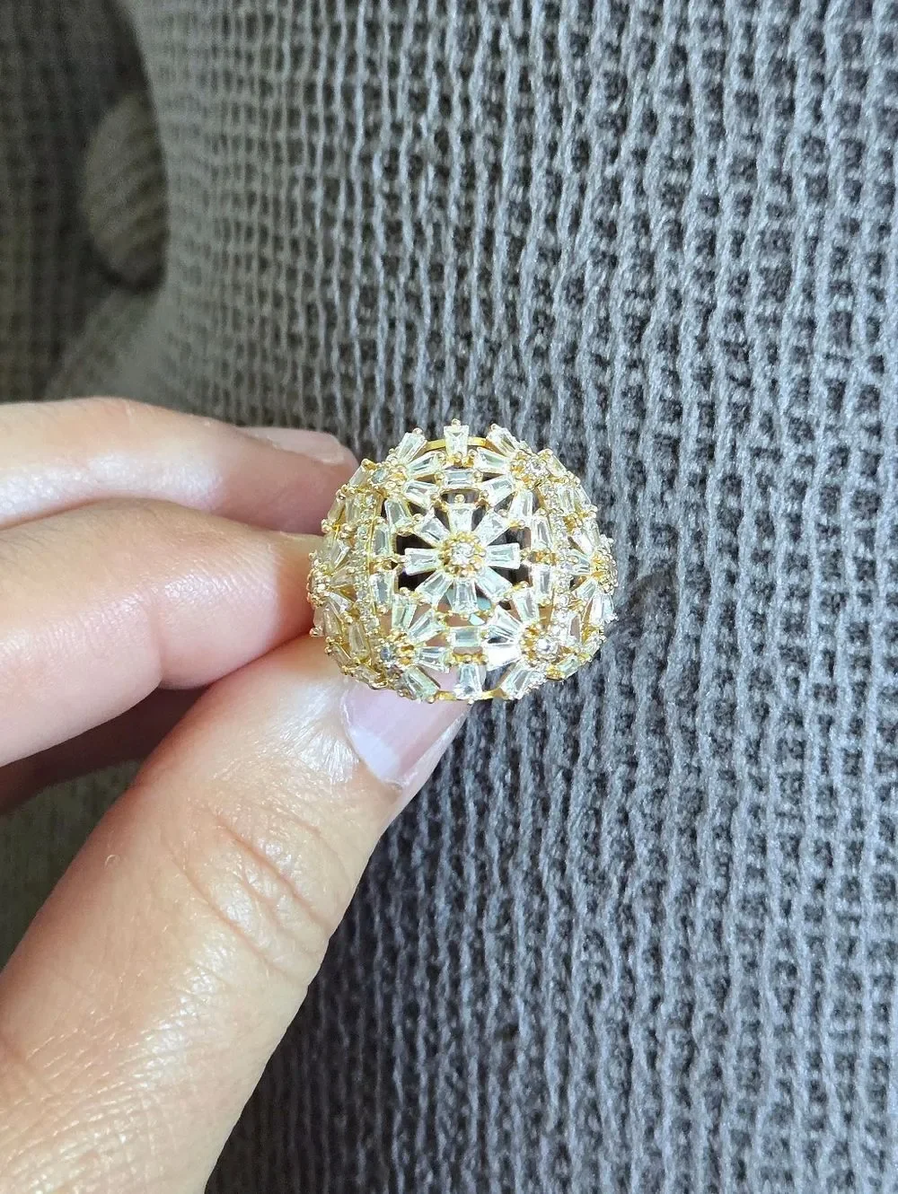 Rachel Zoe Gold💛 Floral🌼 Dome Ring💍 - NWT